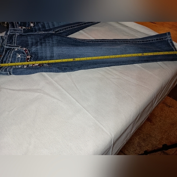 New Condition MISS ME bling embroidered cuffed blue denim capris (#41) - Picture 9 of 11